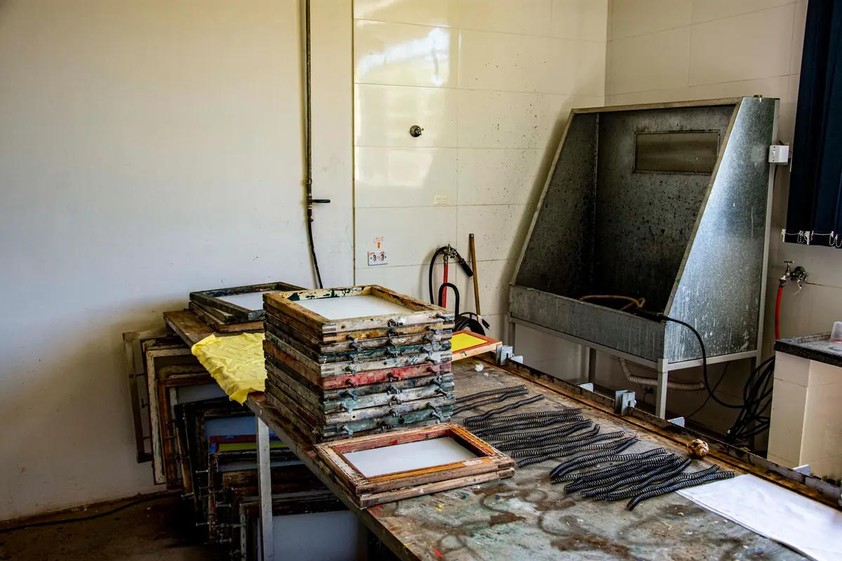 Digital vs. Screen Printing for Small-Batch Fabric: A Practical Comparison